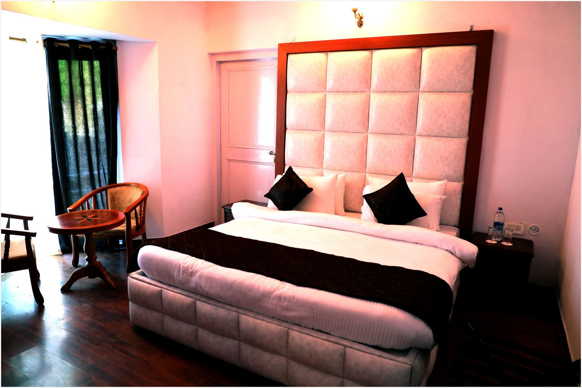 The Swiss Village Resort ไนนิตาล ภายนอก รูปภาพ