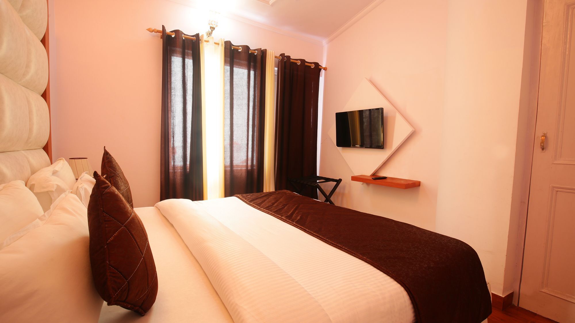 The Swiss Village Resort ไนนิตาล ภายนอก รูปภาพ
